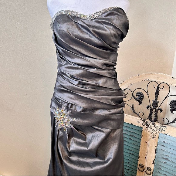 LUXE GIGI by La Femme NWOT $400 Strapless Evening Gown Jeweled size 16 - Picture 3 of 16